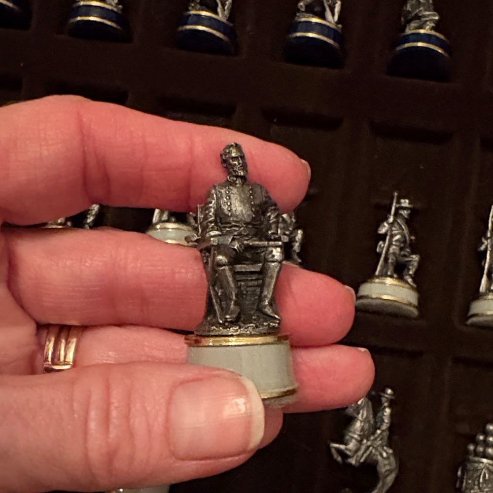 Civil War Chess Set 1983 - Picture 7 of 11